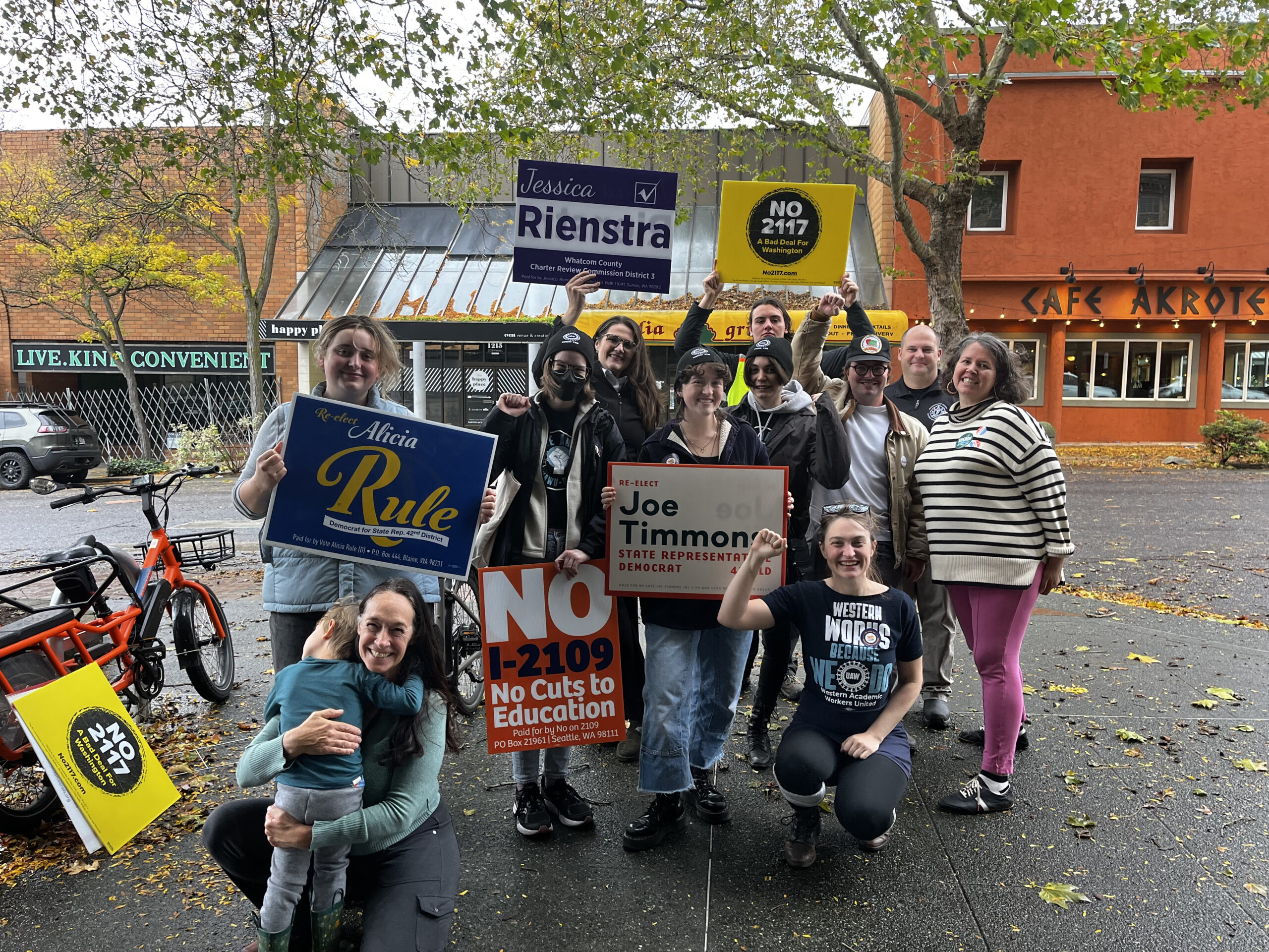 WAWU Members pose for picture with local politicians at Door Bellingham door knocking event. 